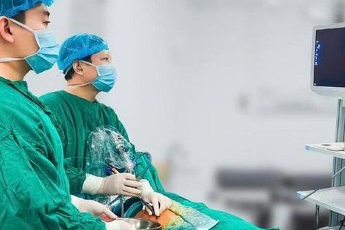 Phẫu thuật thành công ca sỏi san hô phức tạp trên nền xơ gan