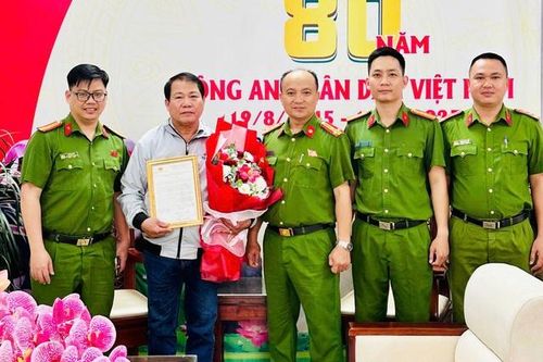 Vụ người phụ nữ bị đâm giữa đường ở Đà Nẵng: Khen thưởng công dân dũng cảm
