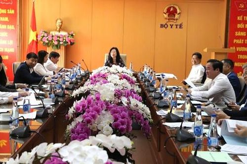 Bám sát kết quả thực hiện nhiệm vụ chính trị, chuyên môn của từng đơn vị ngành y tế, khen thưởng đúng và ý nghĩa lan tỏa