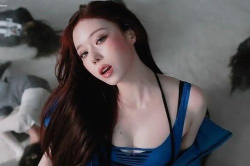Nữ ca sĩ khổ sở vì tin hẹn hò 'người đàn ông quyến rũ nhất thế giới'
