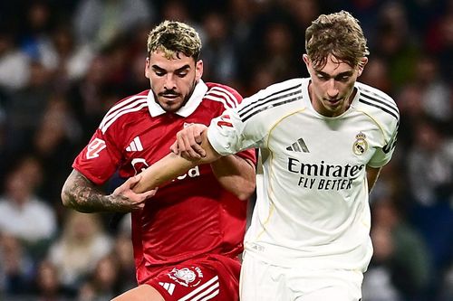 Huijsen đang học cách chịu đòn ở Real Madrid