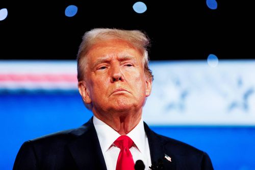 Hủy biểu diễn để phản đối ông Trump, nghệ sĩ bị đòi 1 triệu USD