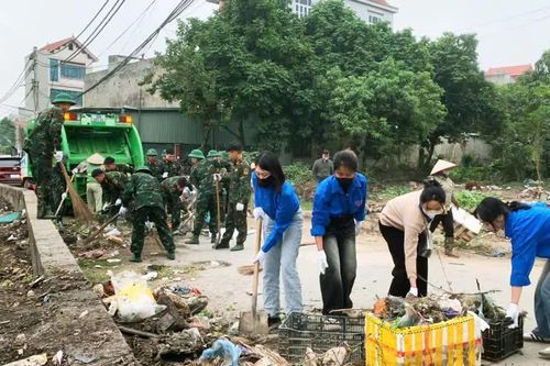Phường Tây Tựu ra quân làm sạch sông Pheo, quyết tâm tháo gỡ 'điểm nghẽn' môi trường