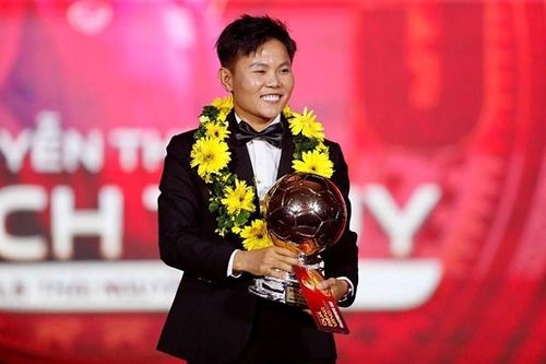 Bích Thùy giành Quả bóng vàng 2025: Phần thưởng xứng đáng cho 'nữ chiến binh'