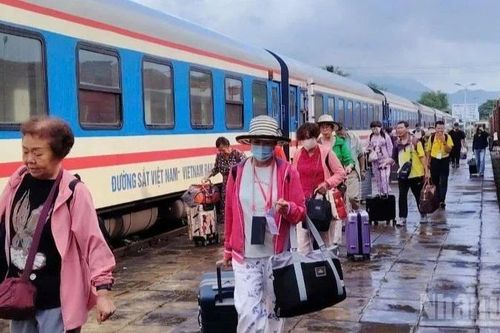 Tăng năng lực vận tải, đáp ứng nhu cầu đi lại của người dân dịp Tết