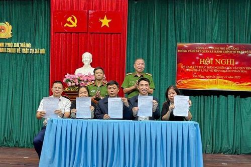 18 doanh nghiệp kinh doanh pháo hoa ký cam kết chấp hành pháp luật