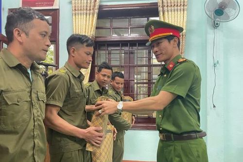 Lãnh đạo Công an TP Đà Nẵng dự Hội nghị tổng kết công tác năm tại Công an xã Trà Tập và Trà Vân