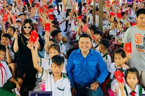 Gương sáng trong 'vườn hoa' thi đua yêu nước