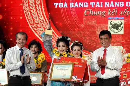 Thí sinh Nguyễn Thị Hồng Toán đoạt giải Quán quân Bông Lúa Vàng 2025