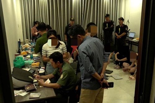 Đột kích 5 tụ điểm đánh bạc trực tuyến ở Khánh Hòa