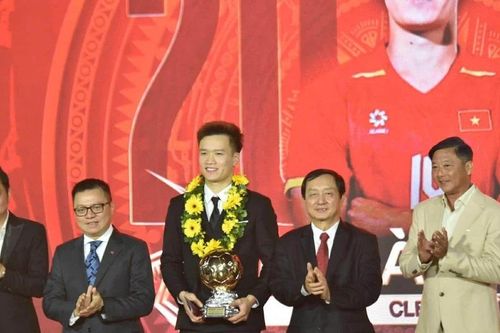 Hoàng Đức nói gì sau khi đoạt Quả bóng Vàng?