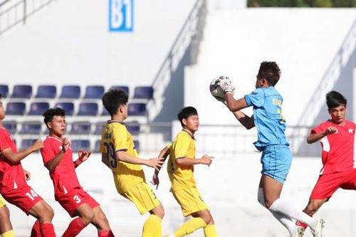 Kỷ luật nặng nhiều cầu thủ thi đấu tại giải vô địch U19 quốc gia