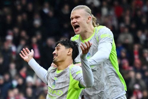 Man City tạm vươn lên chiếm ngôi đầu Ngoại hạng Anh