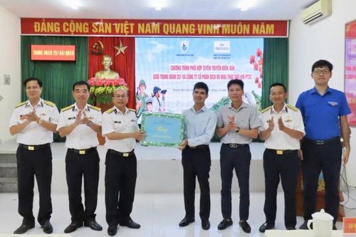 PPS phối hợp Trung đoàn 251, Vùng 2 Hải quân tổ chức tuyên truyền biển, đảo năm 2025