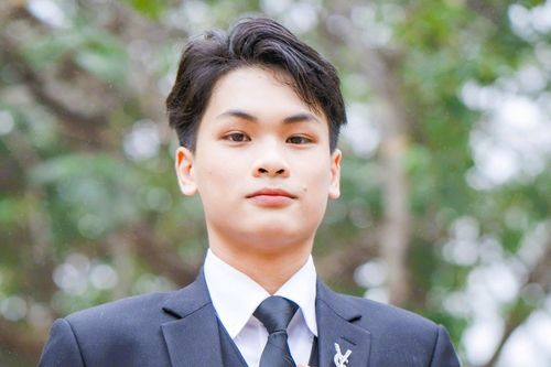 Đỗ Đại học Y Hà Nội với số điểm 29, nam sinh người Nùng nói về tuổi thơ xem bố cứu người
