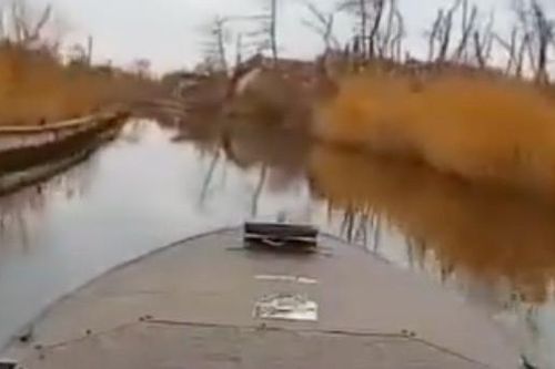 Video xuồng không người lái Ukraine tập kích tàu chiến, căn cứ hậu cần Nga