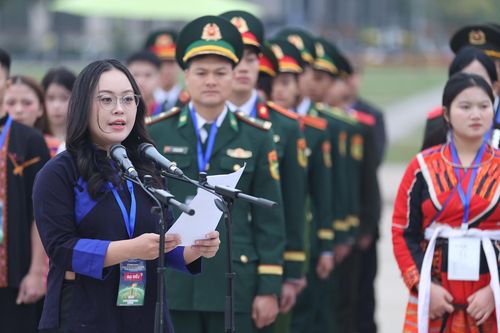 Đoàn học sinh, sinh viên, thanh niên DTTS xuất sắc, tiêu biểu báo công dâng Bác