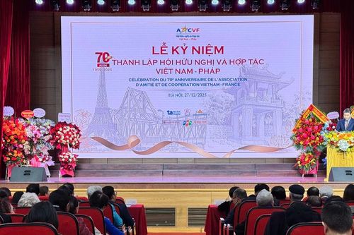 Hội Hữu nghị và Hợp tác Việt Nam - Pháp nhận Huân chương Lao động Hạng Nhì