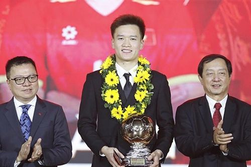 Vinh danh Quả bóng vàng Việt Nam 2025 cho Hoàng Đức và Bích Thùy; Dorgu tỏa sáng giúp MU áp sát top 4