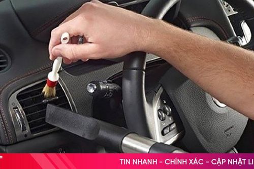 Cách vệ sinh cửa gió điều hòa ô tô khi có dấu hiệu mùi ẩm mốc