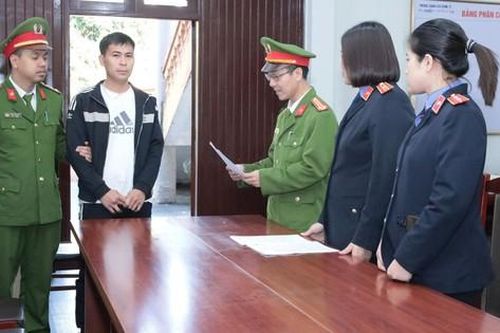 Khởi tố đối tượng sản xuất nước giặt, nước rửa chén giả