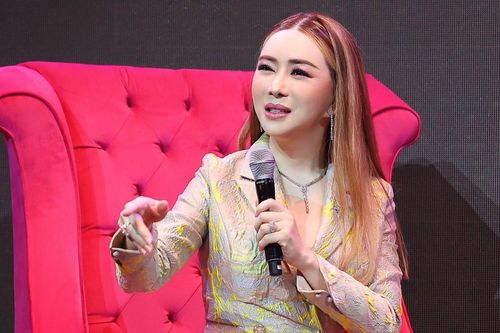 Thông tin đang gây bất ngờ về cựu CEO Miss Universe