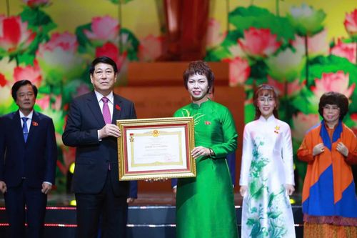 Doanh nghiệp hàng đầu ngành giống cây trồng Việt Nam nhận danh hiệu Anh hùng Lao động