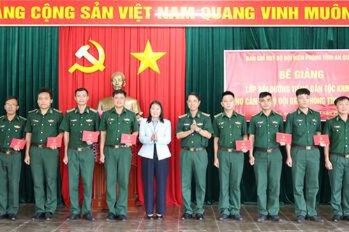 Bế giảng lớp bồi dưỡng tiếng Khmer cho cán bộ Bộ đội Biên phòng