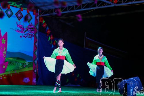 Thi múa khèn đồng bào dân tộc Mông Tìa Dình
