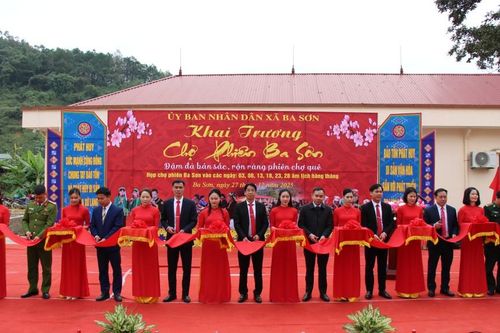 Khai trương chợ phiên Ba Sơn