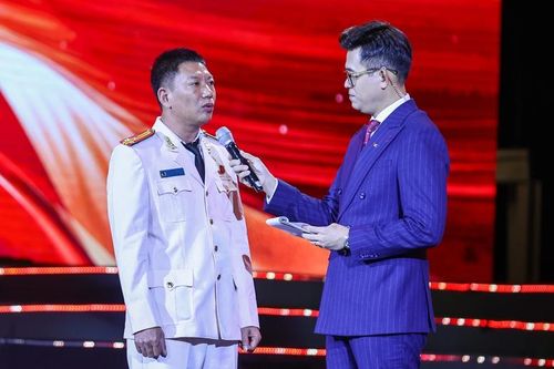 Thượng tá công an bơi 2km trong đêm lũ dữ cứu dân: Tấm gương lan tỏa tinh thần thi đua yêu nước