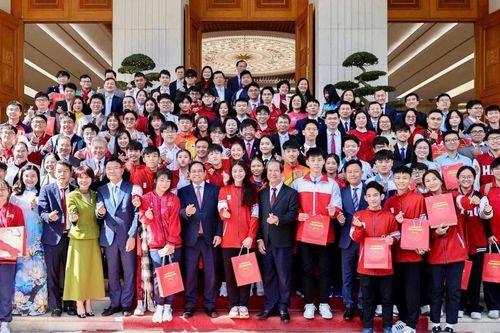 Em Nguyễn Huy Phong (THPT Chuyên Lào Cai) vinh dự được Thủ tướng gặp mặt, biểu dương vì thành tích tiêu biểu