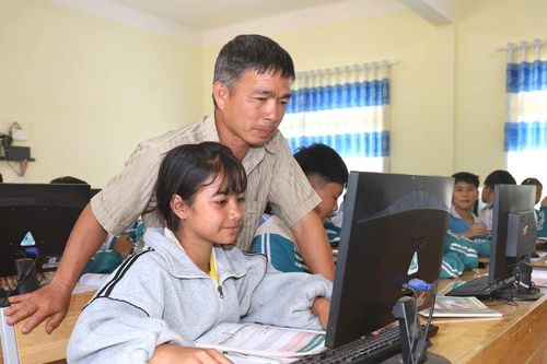 Thu hẹp khoảng cách giáo dục vùng dân tộc thiểu số