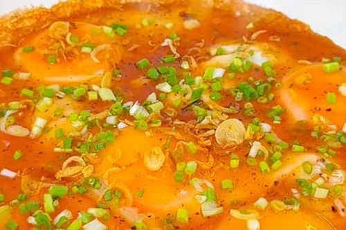 Cách làm trứng chiên sốt mắm đậm đà, hao cơm chỉ trong 15 phút