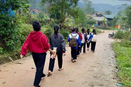 Để học sinh vùng cao không còn bỏ học