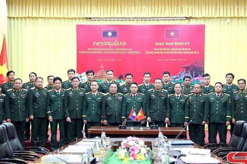 Giao ban định kỳ giữa Bộ CHQS tỉnh Sơn La với Bộ CHQS các tỉnh Hủa Phăn, Xiêng Khoảng