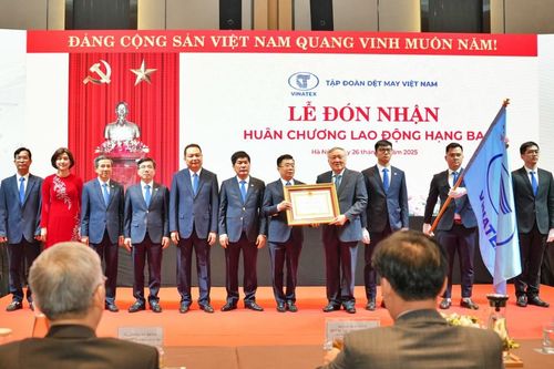 Tập đoàn Dệt May Việt Nam đón nhận Huân chương Lao động hạng Ba