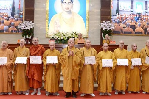 Ban Trị sự GHPGVN TP.HCM bế mạc - trao Giấy chứng nhận Tuần huân tu và Khóa bồi dưỡng trụ trì năm 2025