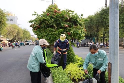 TP. Cần Thơ: Cán bộ, người dân phường Tân An ra quân làm sạch đường phố