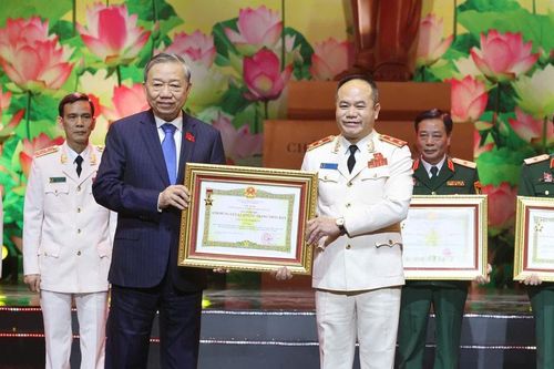 Mãi mãi xứng đáng là Công an Thủ đô anh hùng của Công an Nhân dân Việt Nam anh hùng