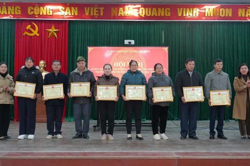 Xã Nguyên Bình biểu dương 8 người có uy tín trong đồng bào dân tộc thiểu số