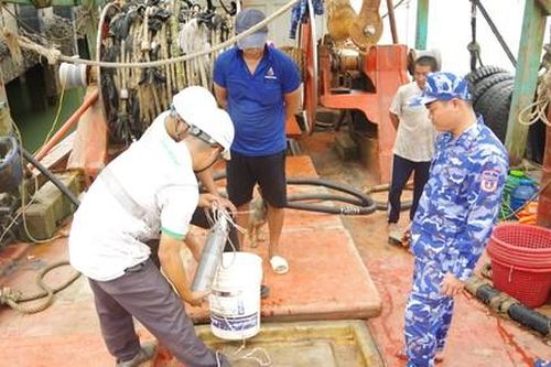 Cảnh sát biển phát hiện nhiều sà lan vận chuyển cát, dầu DO không rõ nguồn gốc