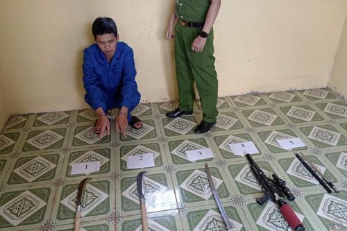 Khởi tố 11 đối tượng hỗn chiến trong đêm từ mâu thuẫn dán tờ rơi 'hút hầm cầu'