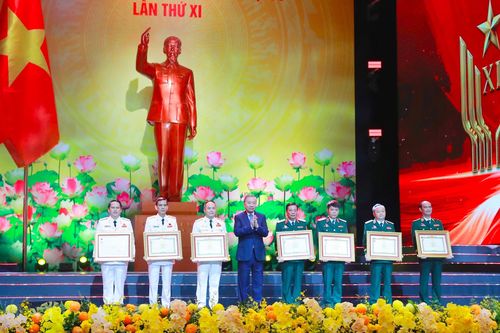 17 tập thể, cá nhân tiêu biểu được trao tặng danh hiệu Anh hùng