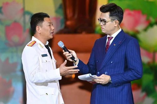 Trưởng Công an xã ở Khánh Hòa kể đêm cứu 80 người dân khỏi lũ dữ