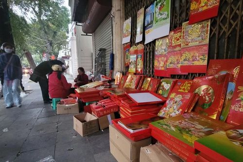 Thấy lịch là năm mới