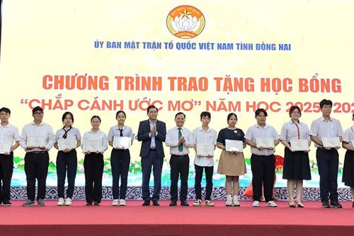 Đồng Nai trao 150 suất học bổng tiếp sức ước mơ cho học sinh, sinh viên khó khăn
