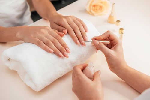 Một mối nguy ít được nhắc tới từ việc làm móng gel