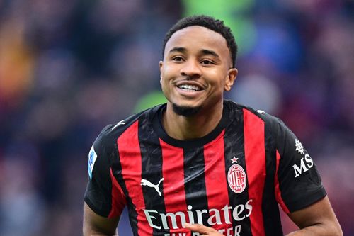 AC Milan bay cao