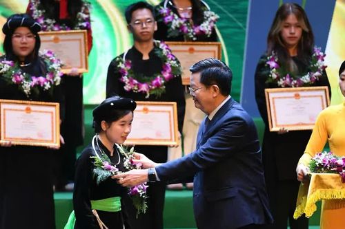 Vinh danh những bông hoa đẹp vùng đồng bào dân tộc, miền núi